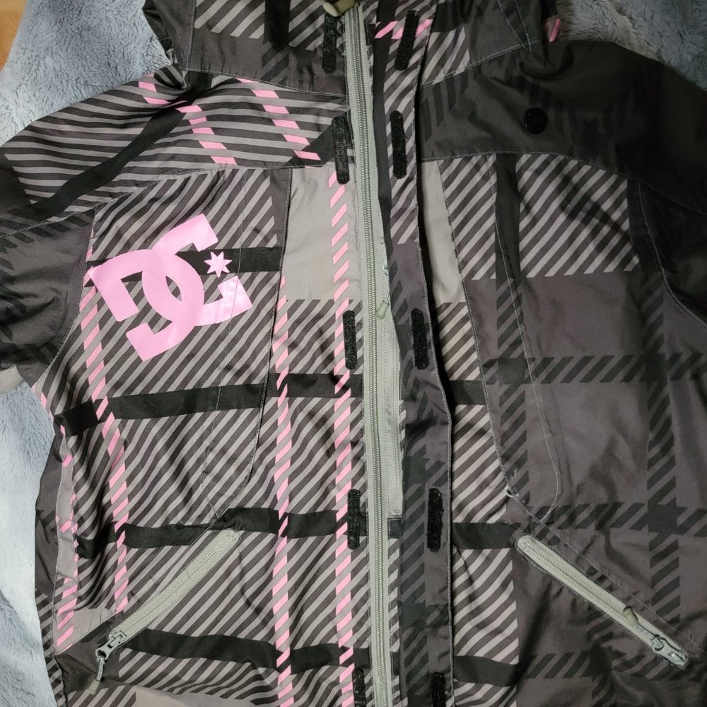 DC Snowboarding/Ski Jacket (Ladies L) - Picture 2 of 7